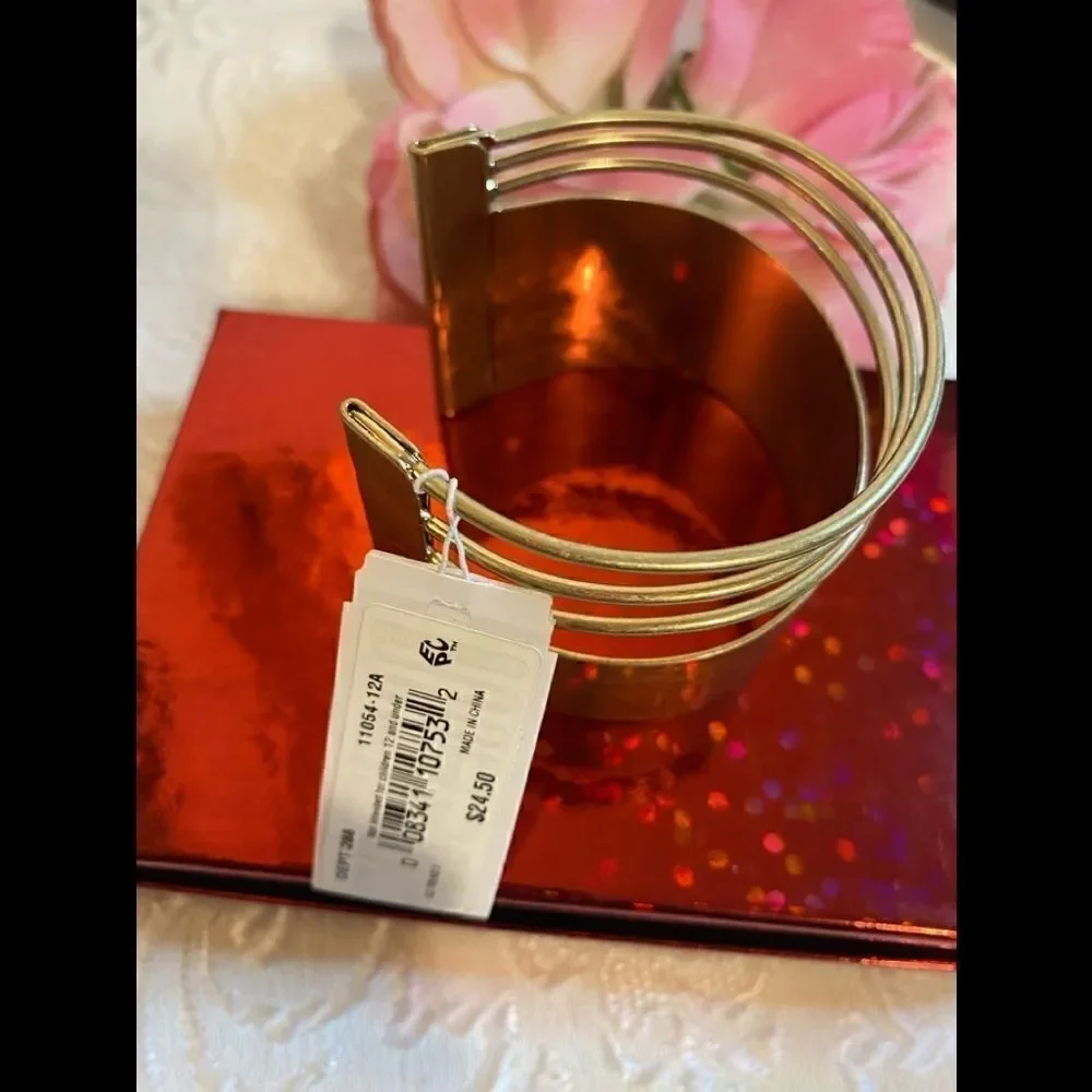 🌺Sonoma Texture Gold Tone High Fashion Cuff Bracelet